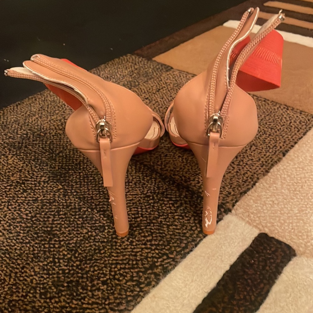 Heels - Picture 4 of 5